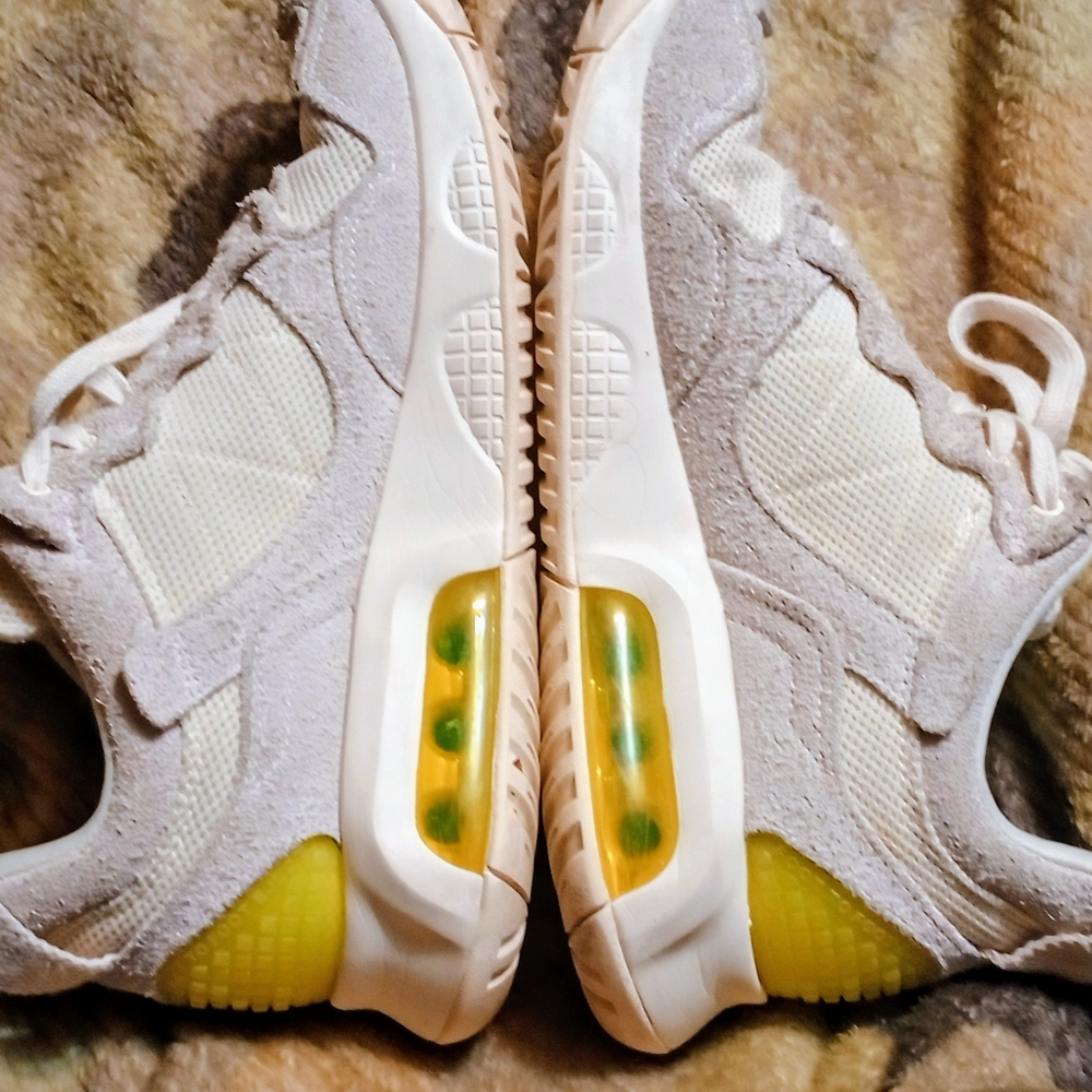 Nike MA2 Volts - Picture 8 of 13